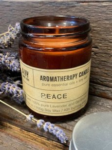 Aromaterapeutická sójová sviečka - Mier (muškát a levanduľa)