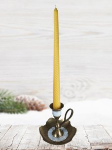 Vysoká sviečka s jemnými drážkami